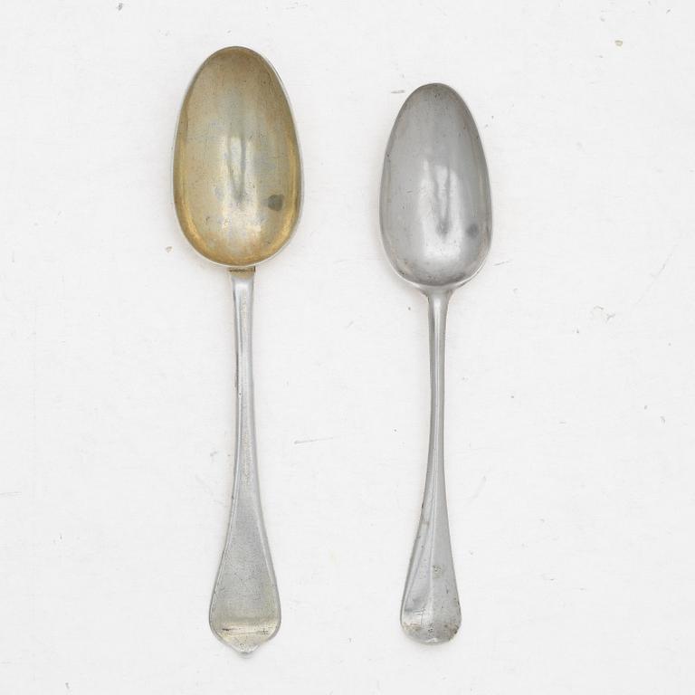Råttsvanssked samt matsked, silver, Stockholm, 1700-talets första hälft.