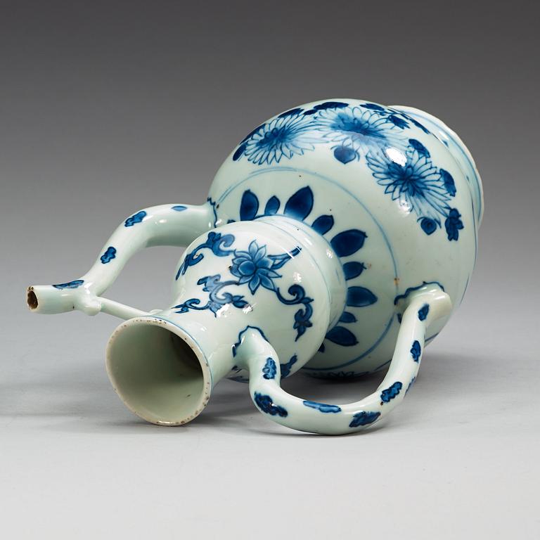 A blue and white ewer, Ming dynasty (1368-1644).