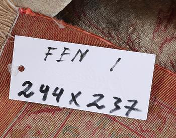 Matta, silke Ghom, ca. 244 x 237 cm.