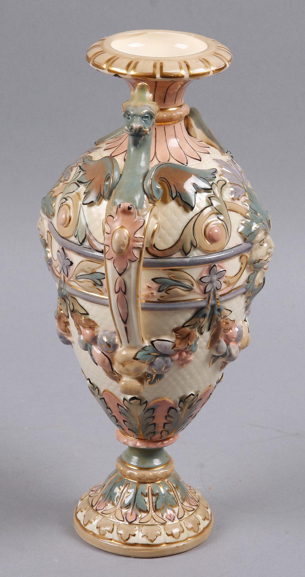 VAS, porslin, majolika, Rörstrand. 1800-tal.