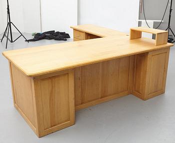 A large 20th century desk, Pompanoosuuc Mills, Canada.