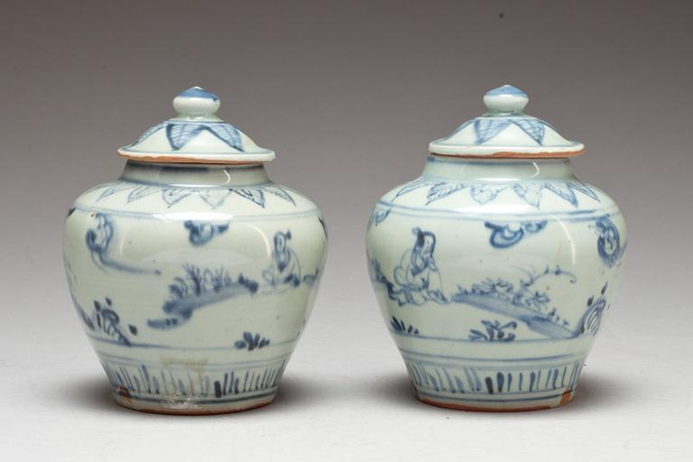 URNOR med LOCK, porslin, Ming-stil, 1900-tal.