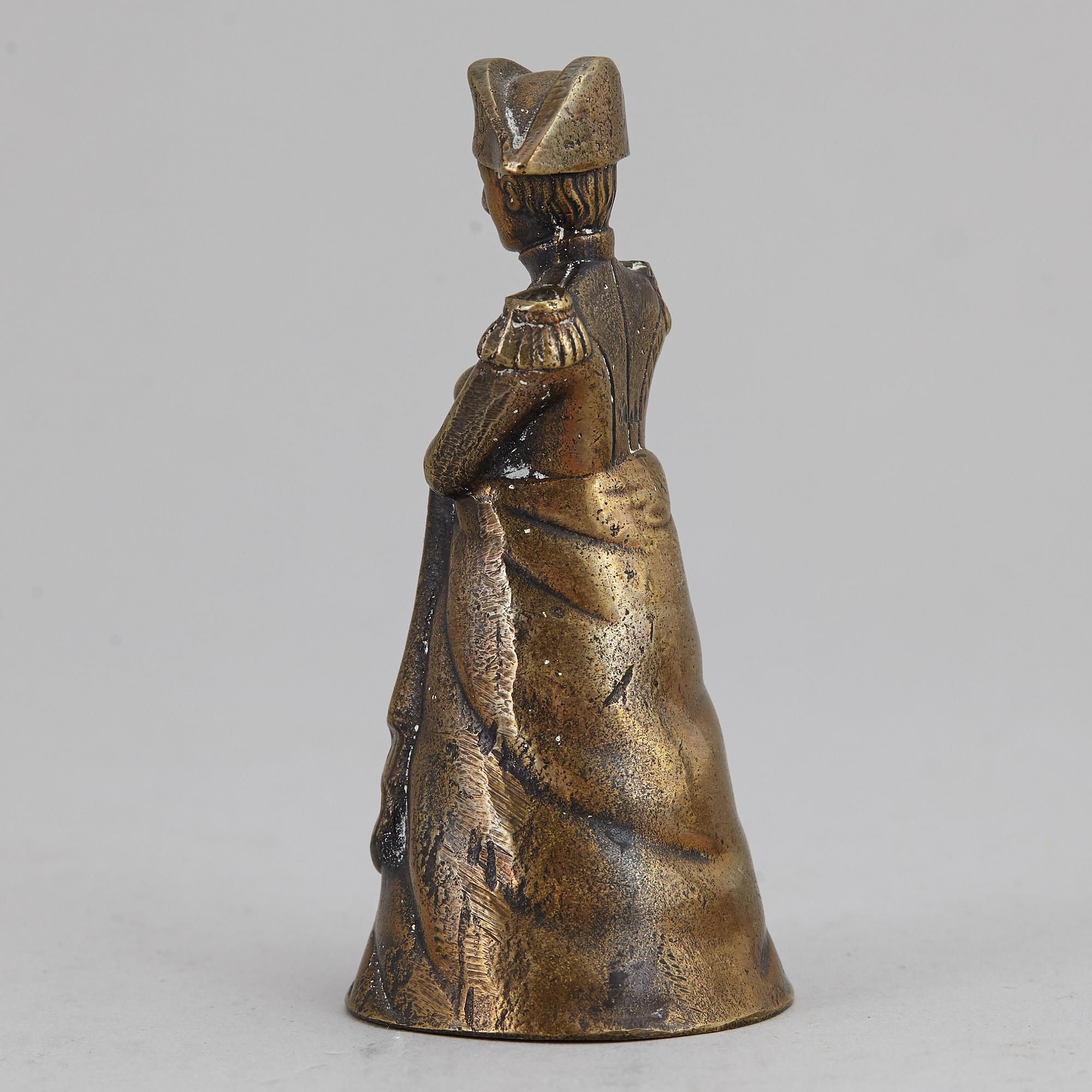 PRYDNADSFÖREMÅL, 4 st, 1800/1900-tal.