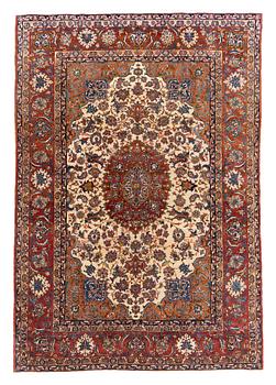 288. A carpet, semi-antique Esfahan, ca 298 x 209 cm.