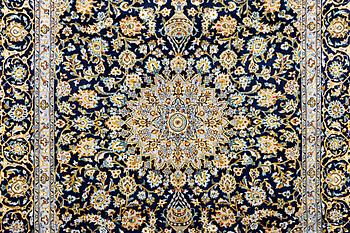 A Kashan carpet, c. 343 x 236 cm.
