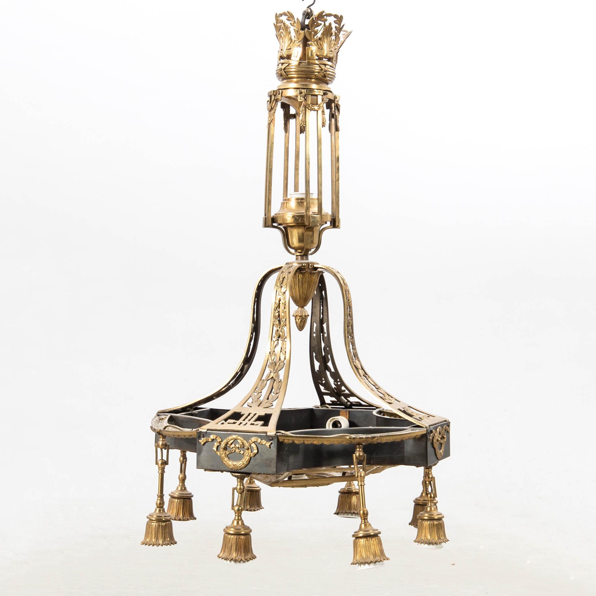 Taklampa Empire-stil omkring 1900.