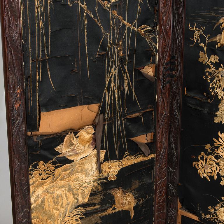 A Japanese folding screen from Meiji period, circa 1900.