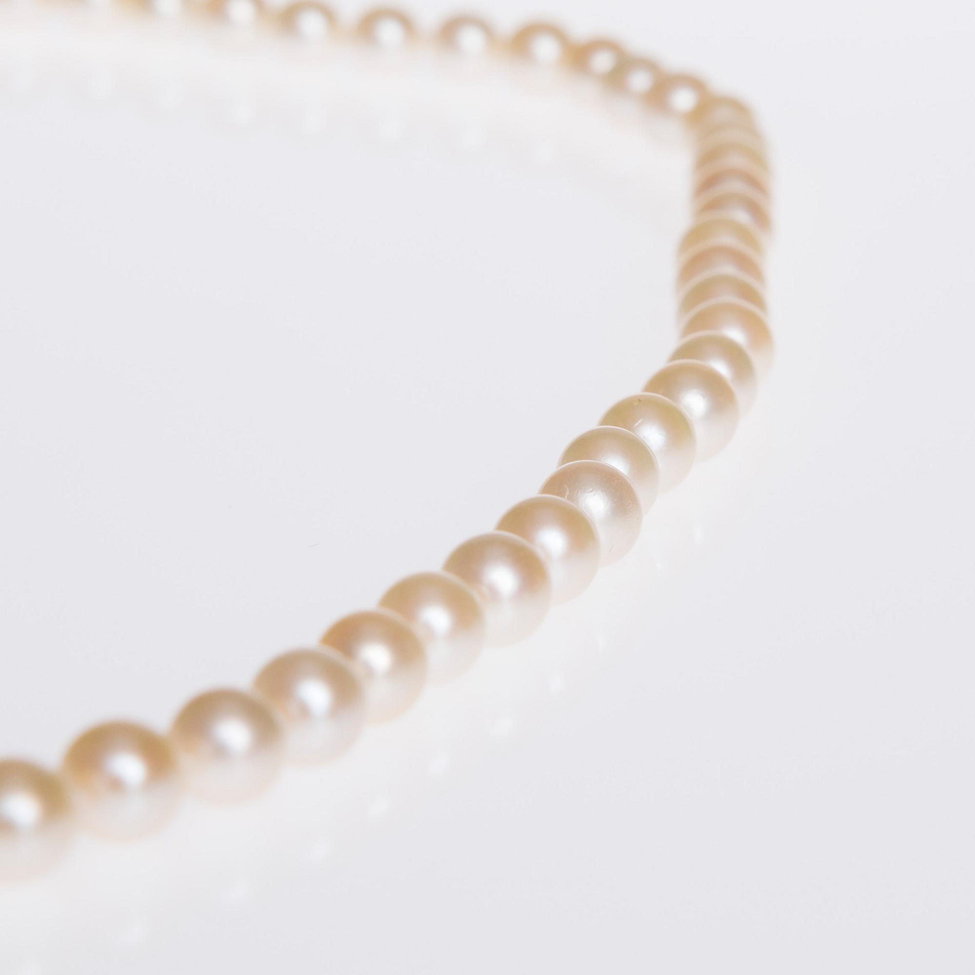 COLLIER, odlade pärlor. Lås i 14K guld, Hugo Grün.