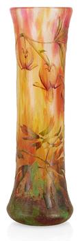 1061. An art nouveau Daum glass vase, Nancy, France.