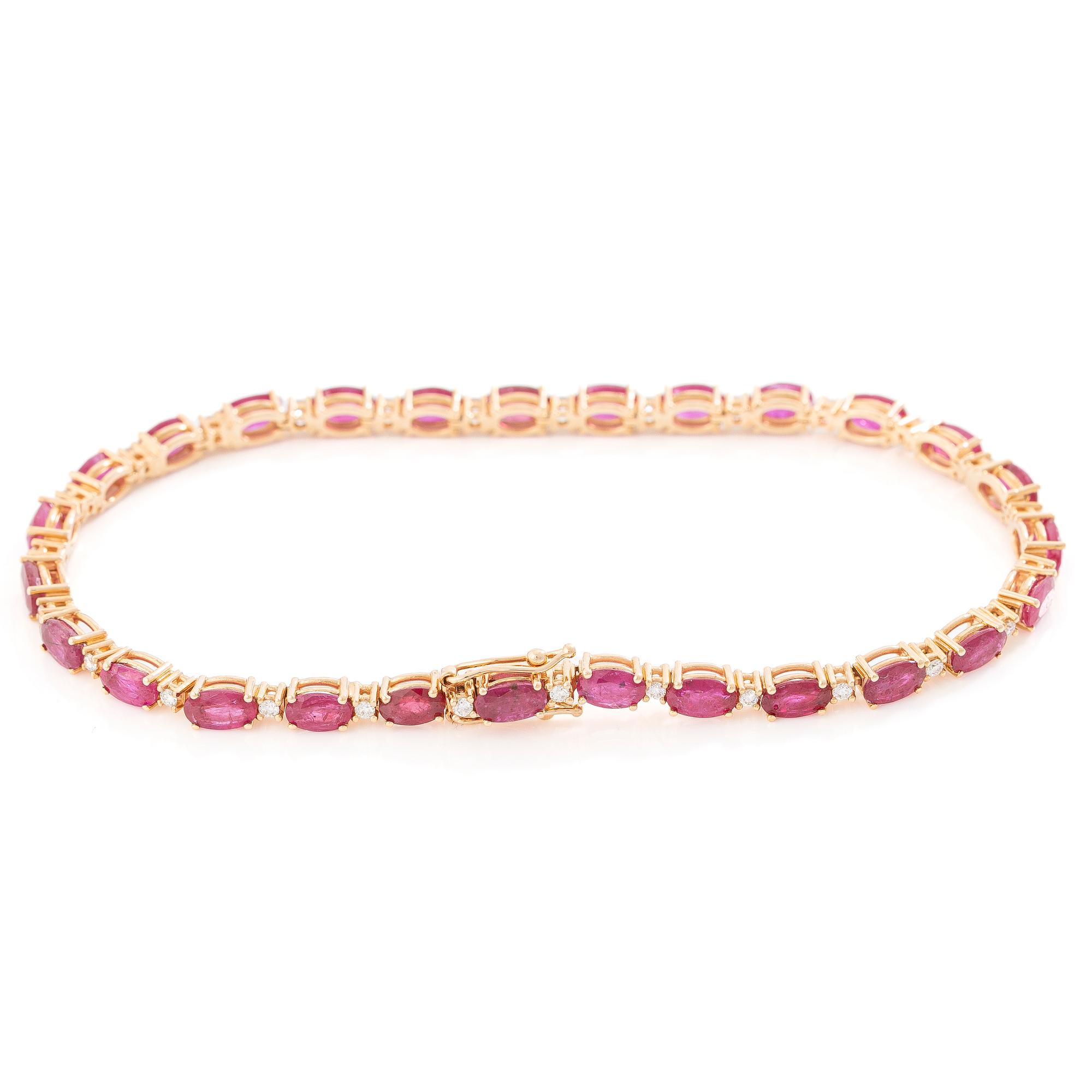 Bracelet 18K gold with rubies and brilliant-cut diamonds.