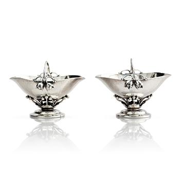 509. Georg Jensen, a pair of sterling silver sugar/spice jars, model no 235C, Copenhagen, Denmark 1925-1932.