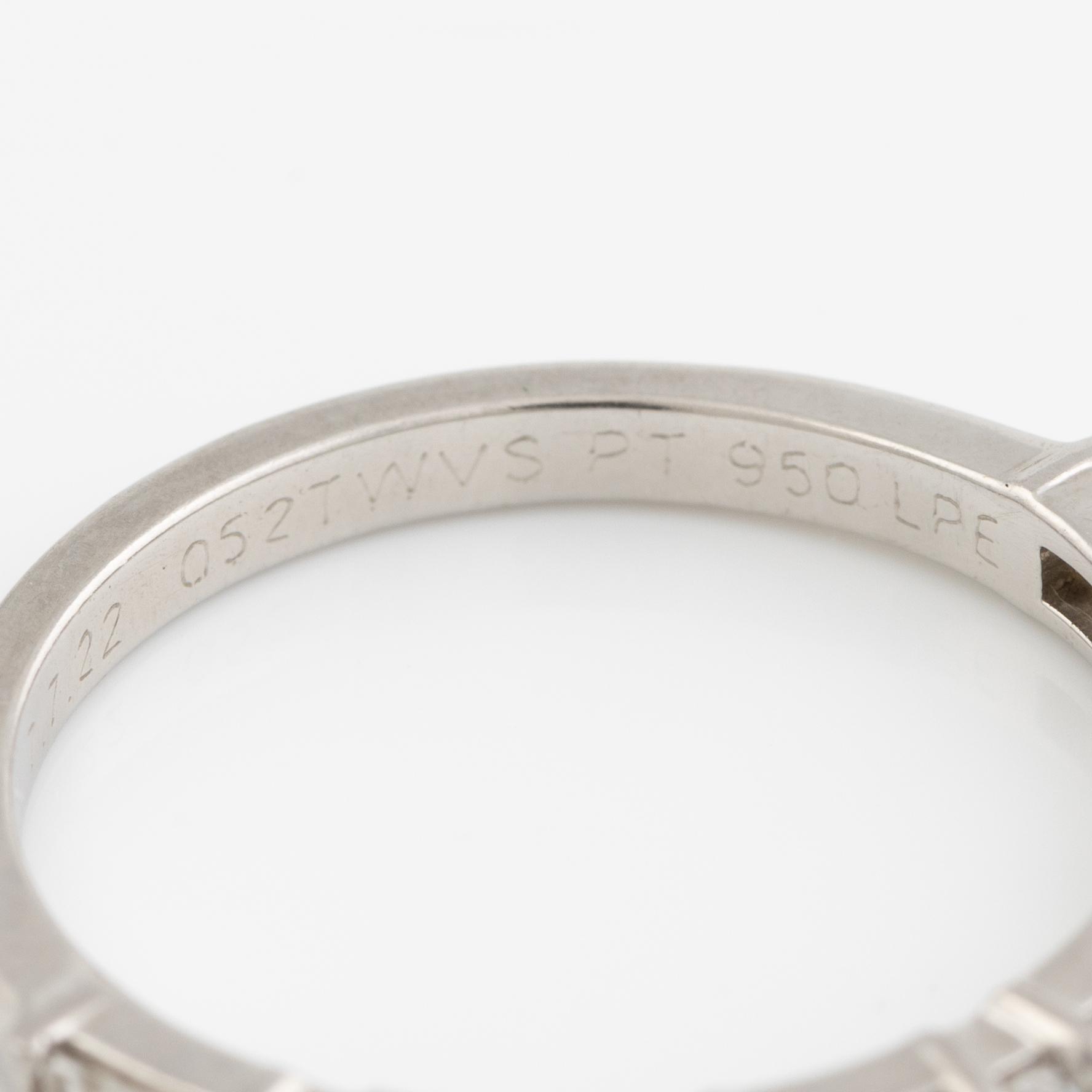 Ring platina med baguette- och runda briljantslipade diamanter, Emma Engelbert.