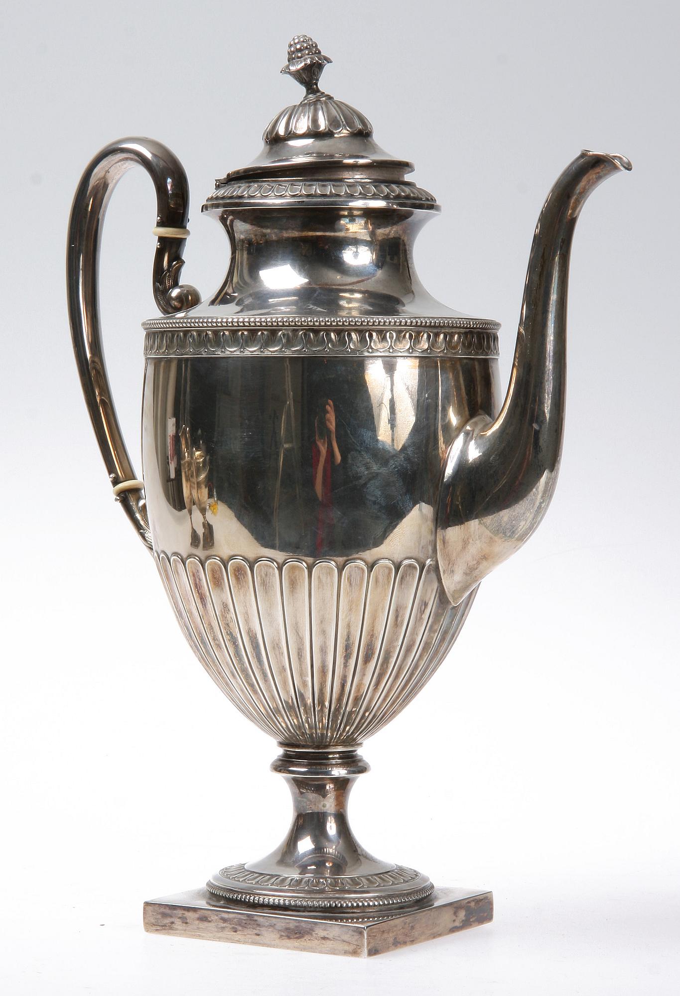 KAFFESERVIS, 3 delar, silver, empirestil, Stockholm, 1899 och 1900. Tot vikt 970 gr.
