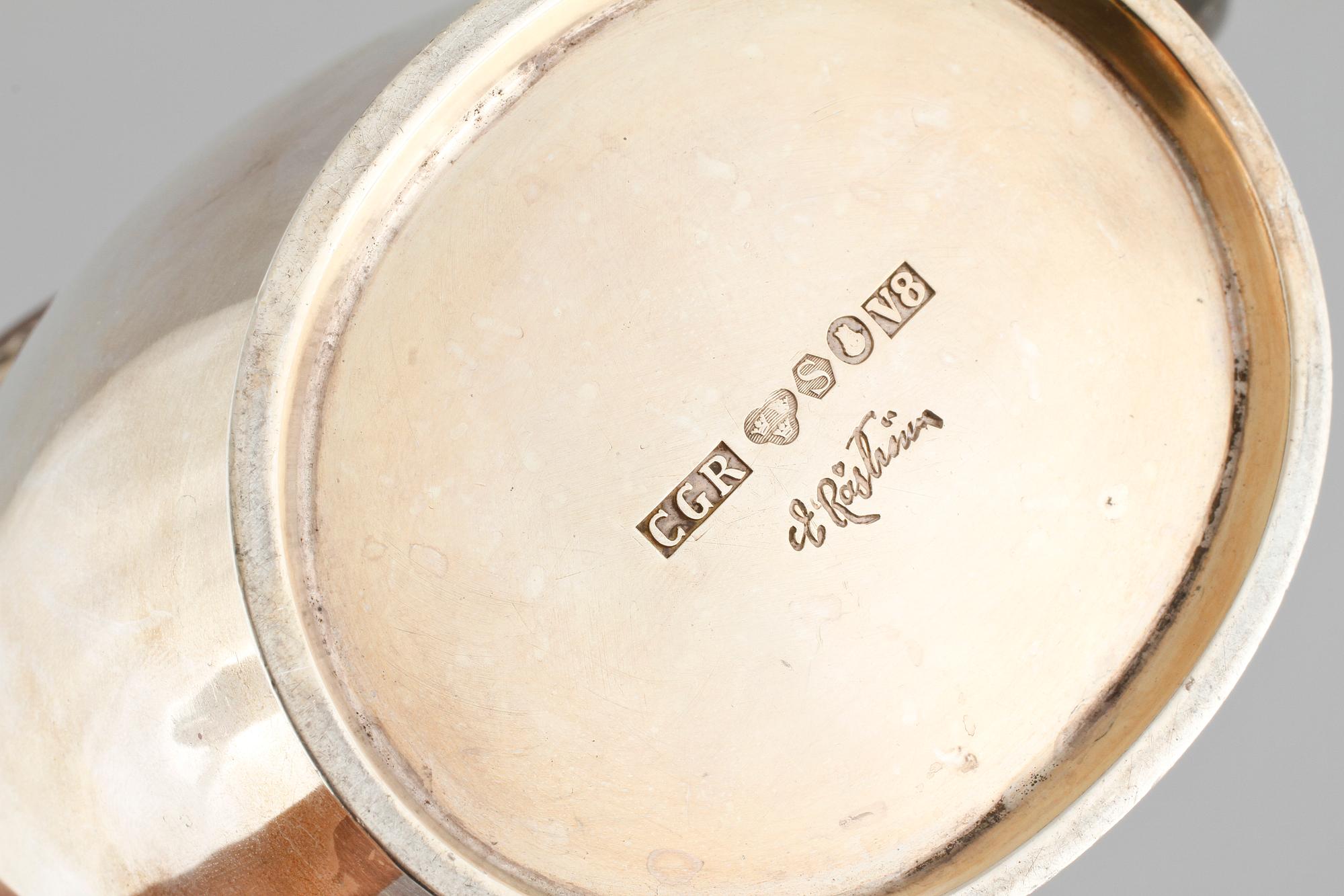 A koffee set in silver in two pieces by Erik Råström from Stockholm from 2947, weight 1040 grams.