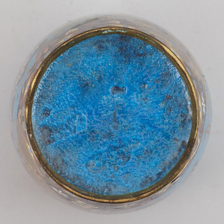 A Japanese cloisonne vase, 20th century.