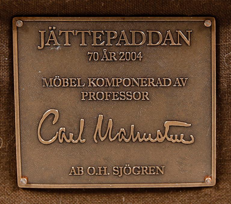 FÅTÖLJ MED FOTPALL, "Jättepaddan", Carl Malmsten, 2000-tal.