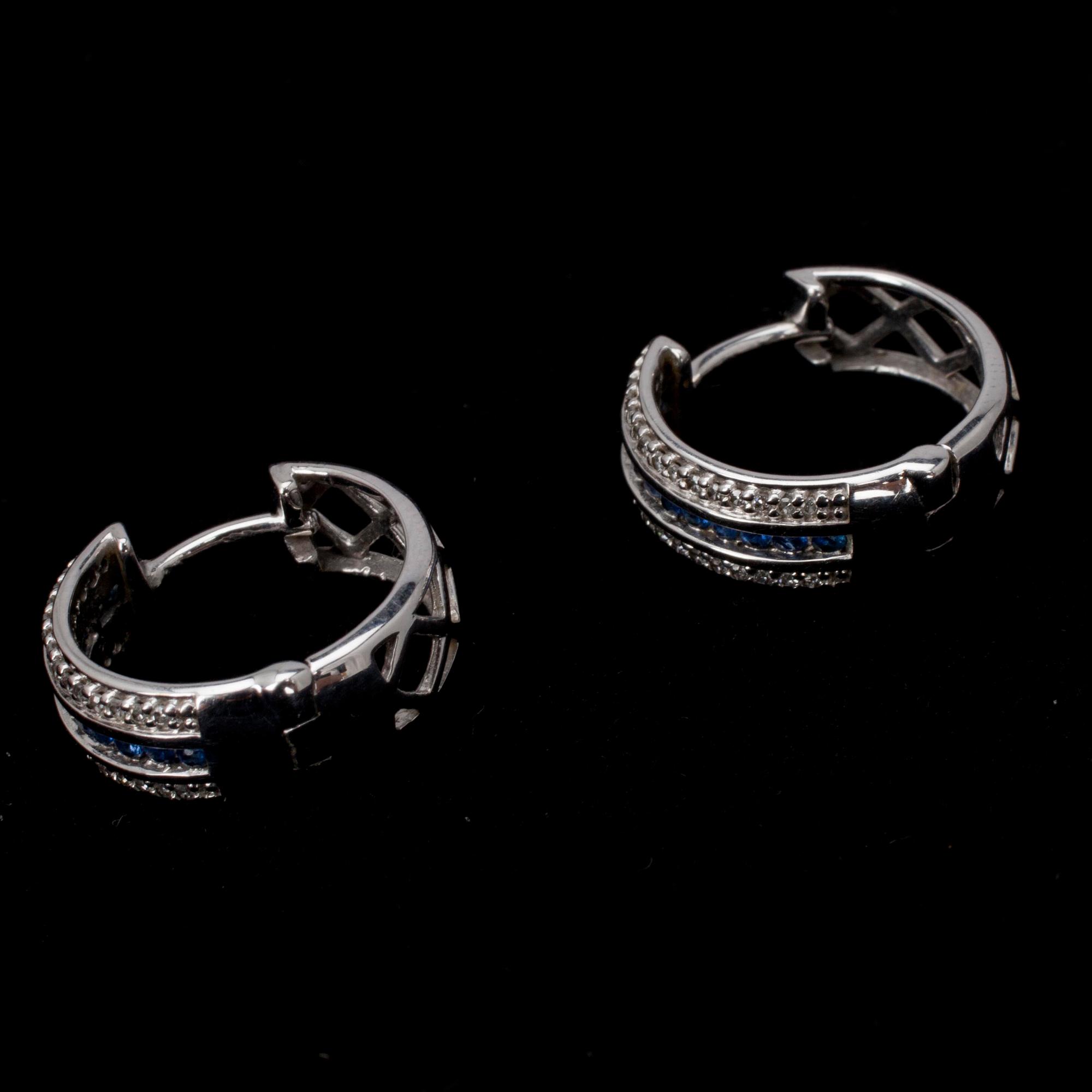 ÖRHÄNGEN, vitguld 14K, små diamanter samt safirer. Vikt 4,5 g.