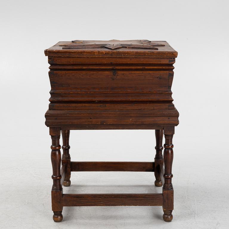 Nattkista, på benställning, barock, 16/1700-tal.