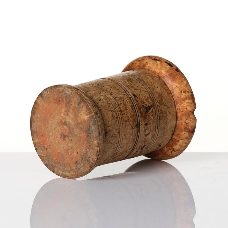 A birch sand caster, 18th/19th century.