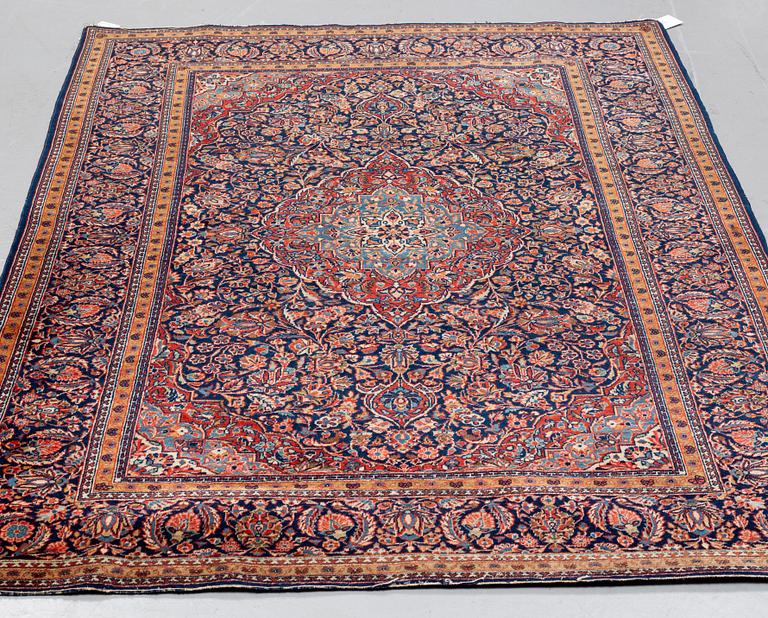 MATTO, a semi-antique Kashan, ca 203,5-205,5 x 135-137,5 cm.