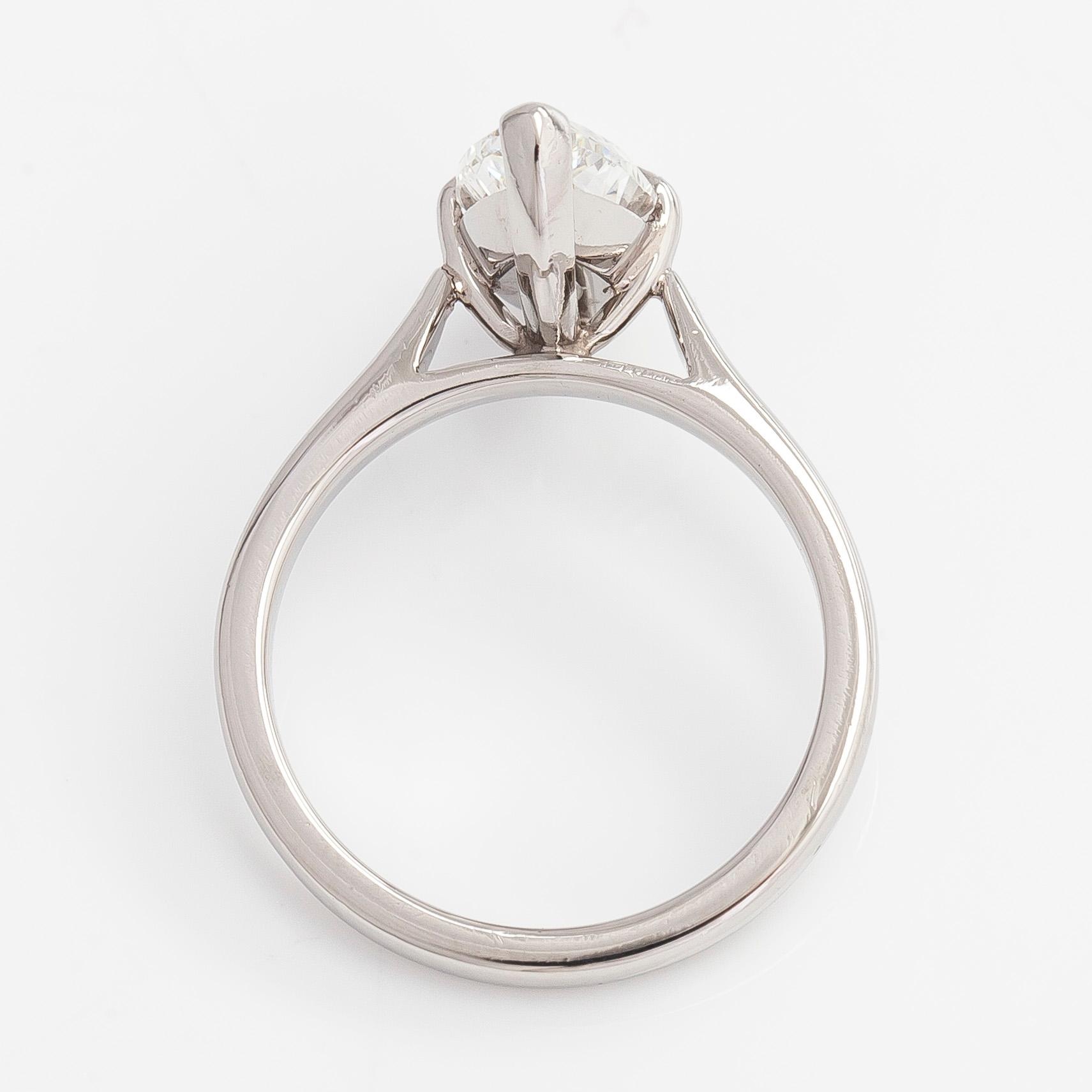 Ring, platina med markisslipad diamant ca 1.84 ct.