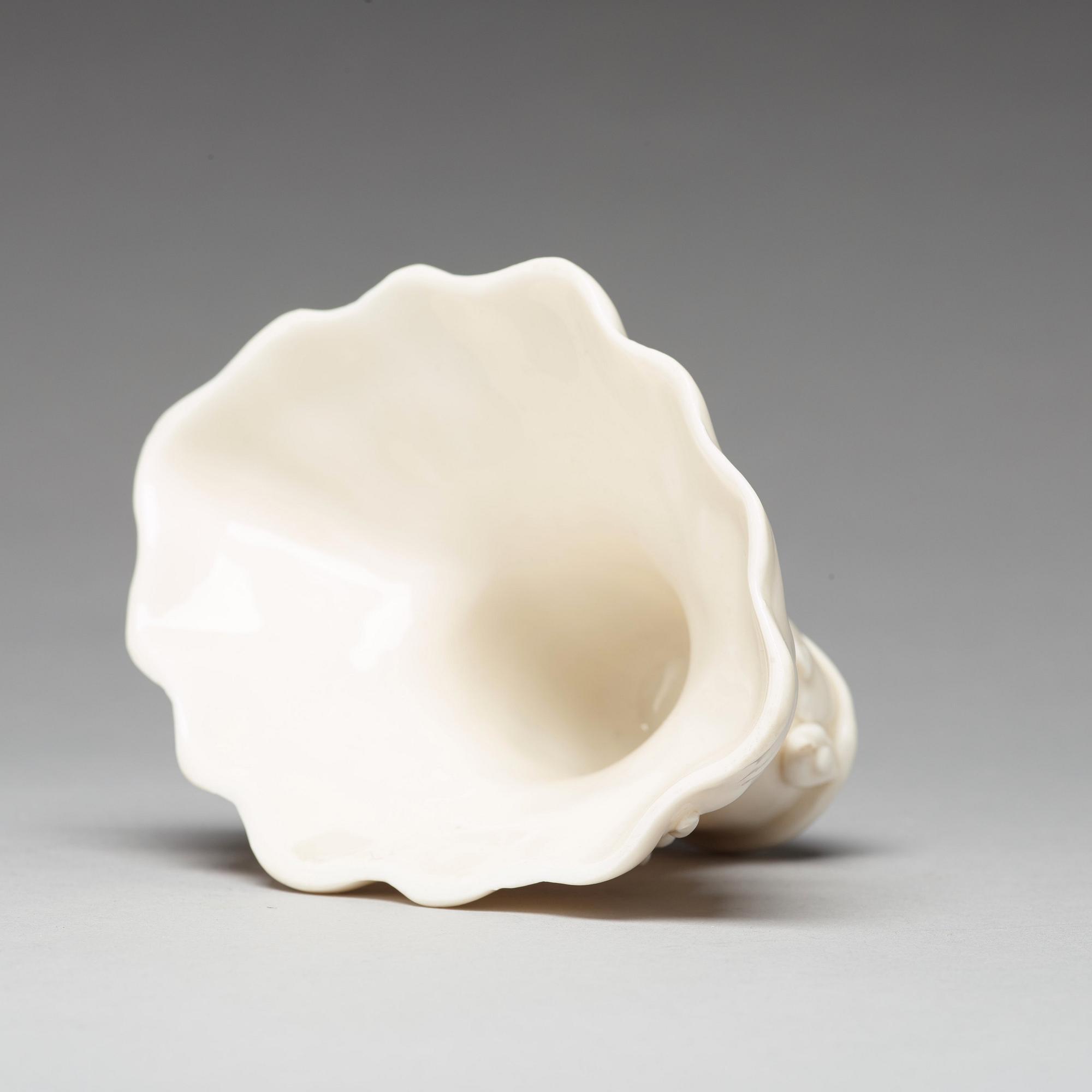 VINOFFERBÄGARE, blanc de chine. Kina, 1600-tal.