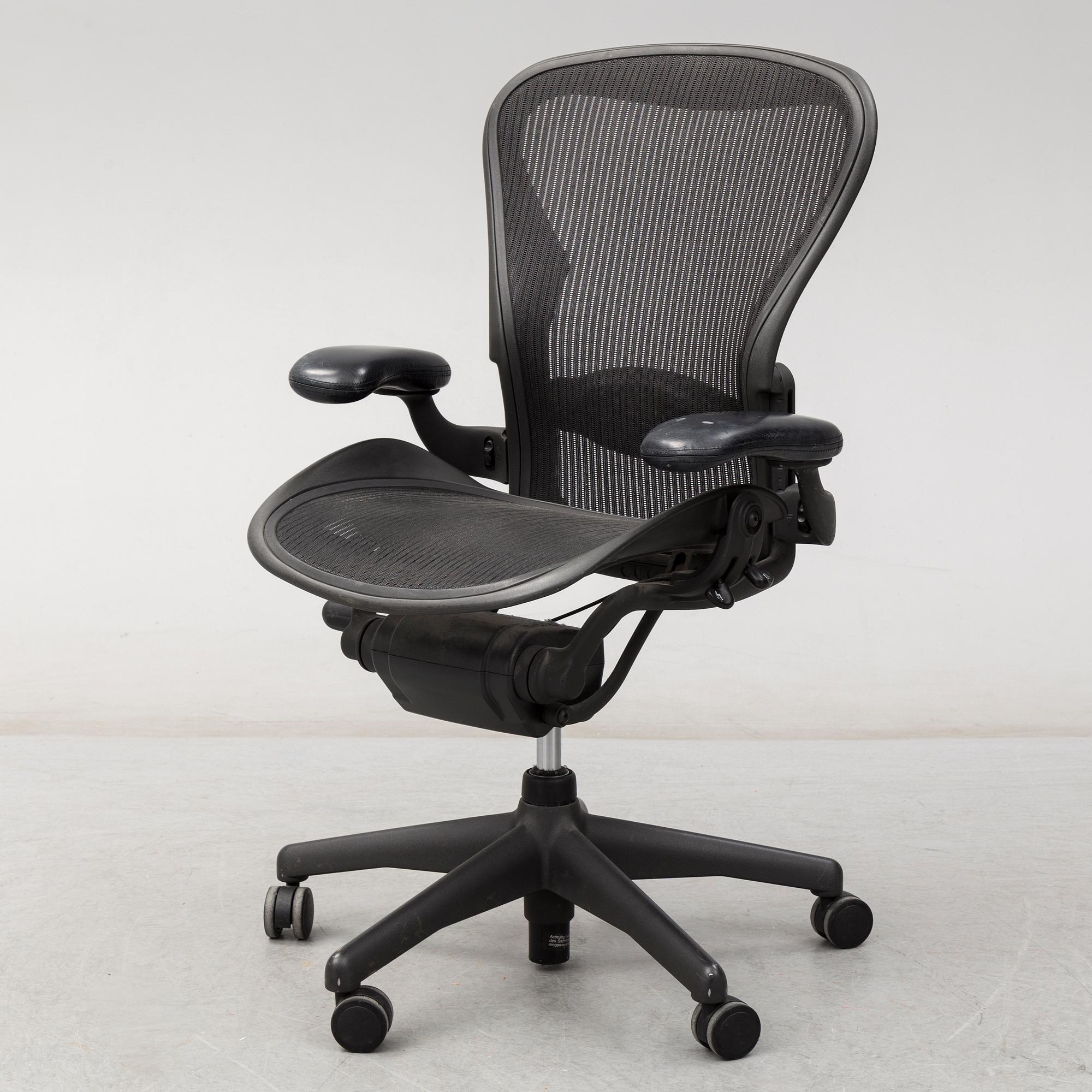 An 'Aeron' swivel armchair by Don Chadwich / Bill Stumpf, Herman Miller.