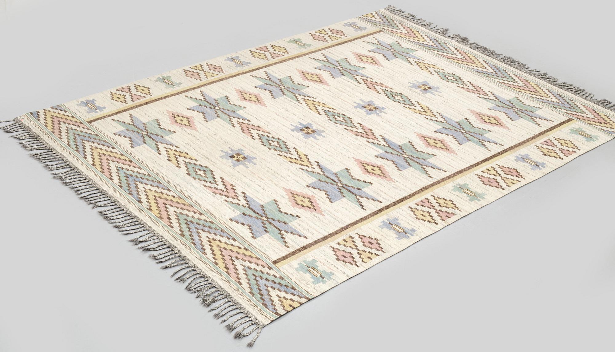 Märta Måås-Fjetterström, matta, "Vit botten", rölakan, ca 296,5 x 220,5-222,5 cm, signerad AB MMF.