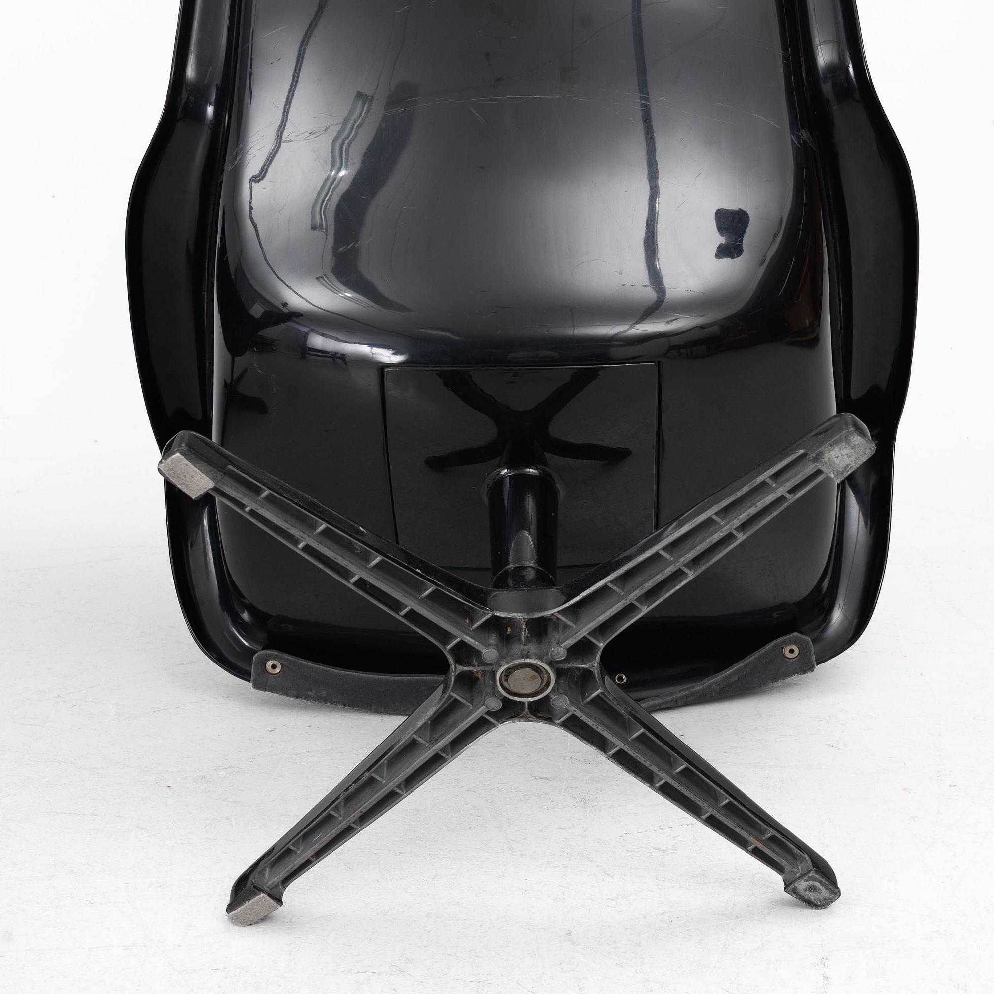 Alf Svensson, & Yngve Sandström, a pair of 'Galaxy/Form 8' armchairs, DUX, 1970s.