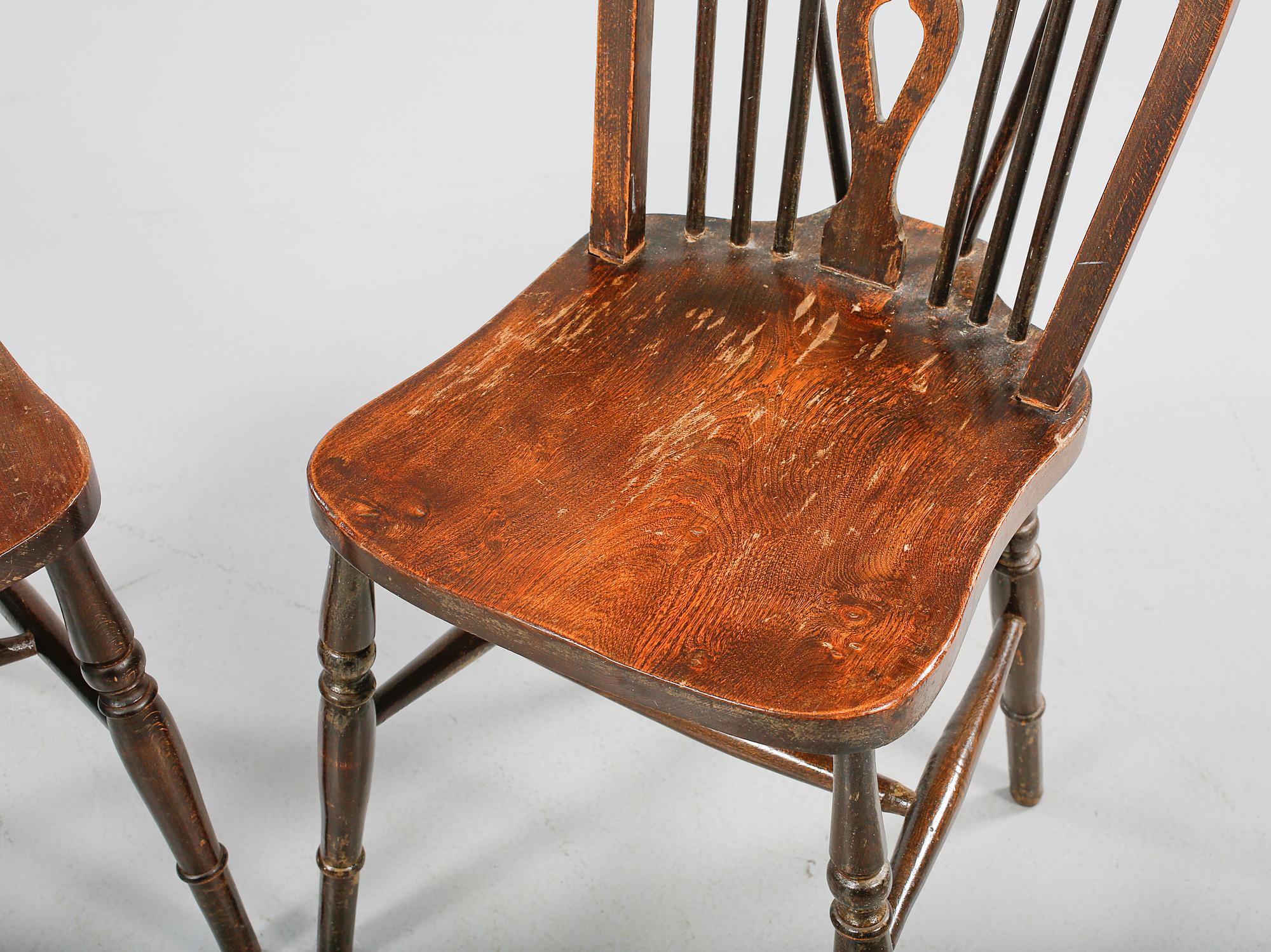 STOLAR, ett par, Windsormodell, omkring 1900-talets mitt.
