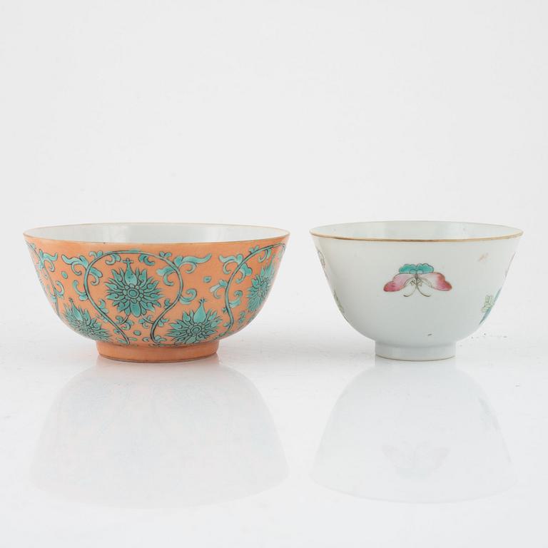 A Chinese famille rose bowl and cup, late Qing dynasty/around 1900.