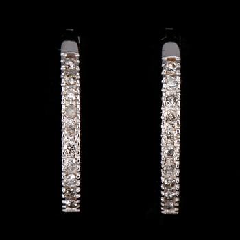 ÖRHÄNGEN, ett par, 14k vitguld med diamanter tot 0,20ct. Vikt ca 2,2 gram.