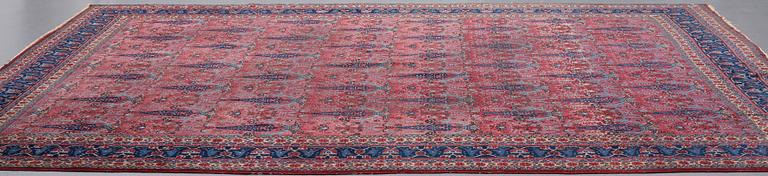 A CARPET, a semi-antique Tabriz, ca 429,5 x 343,5 cm.