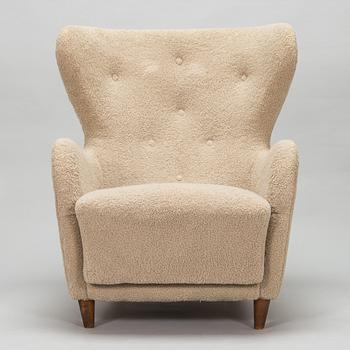 A mid-20th Century arm chair.