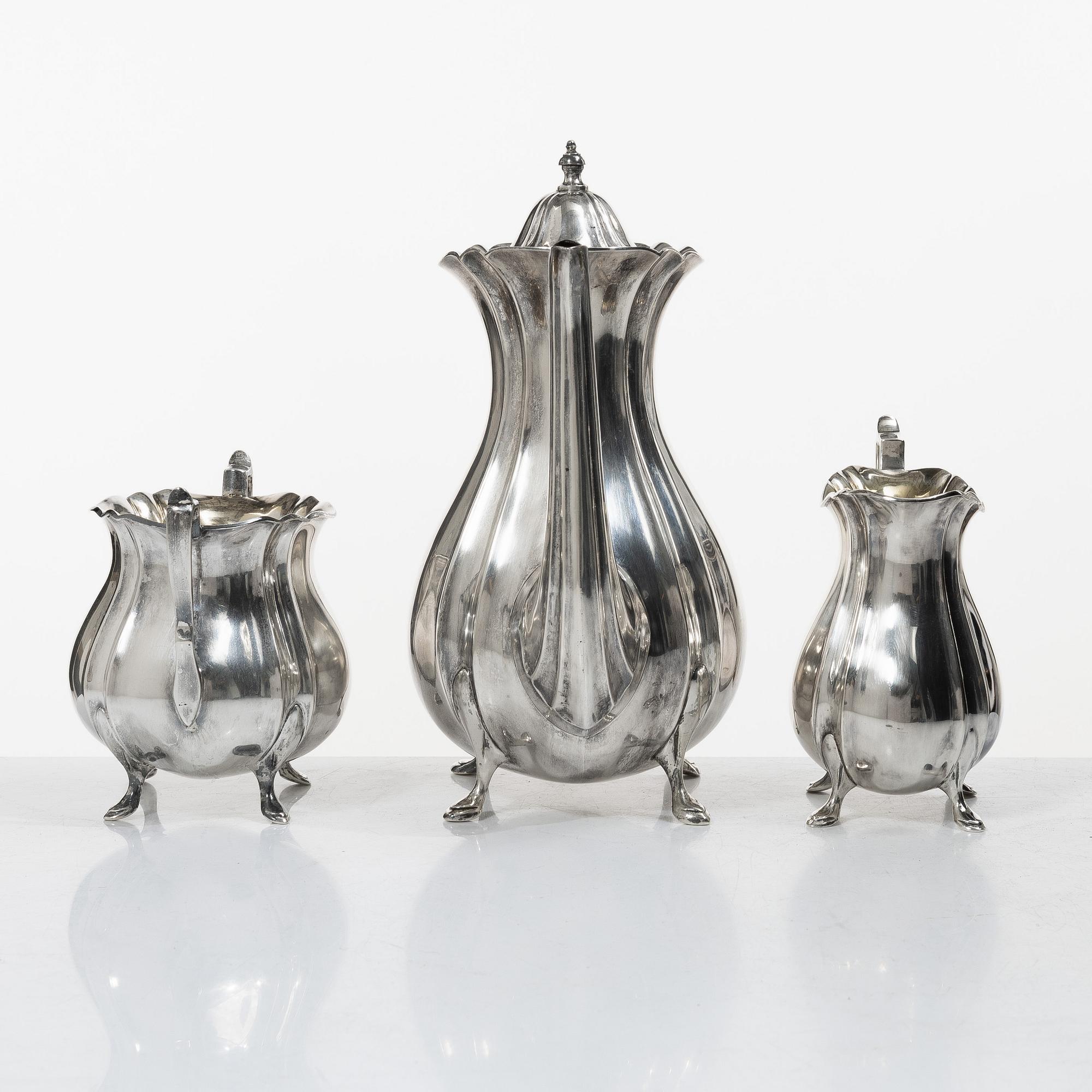 Guldsmedsaktiebolaget (GAB), A Swedish Rococo style silver coffee pot, cream jug and sugar bowl, mark of GAB, Stockholm 1918-1919.