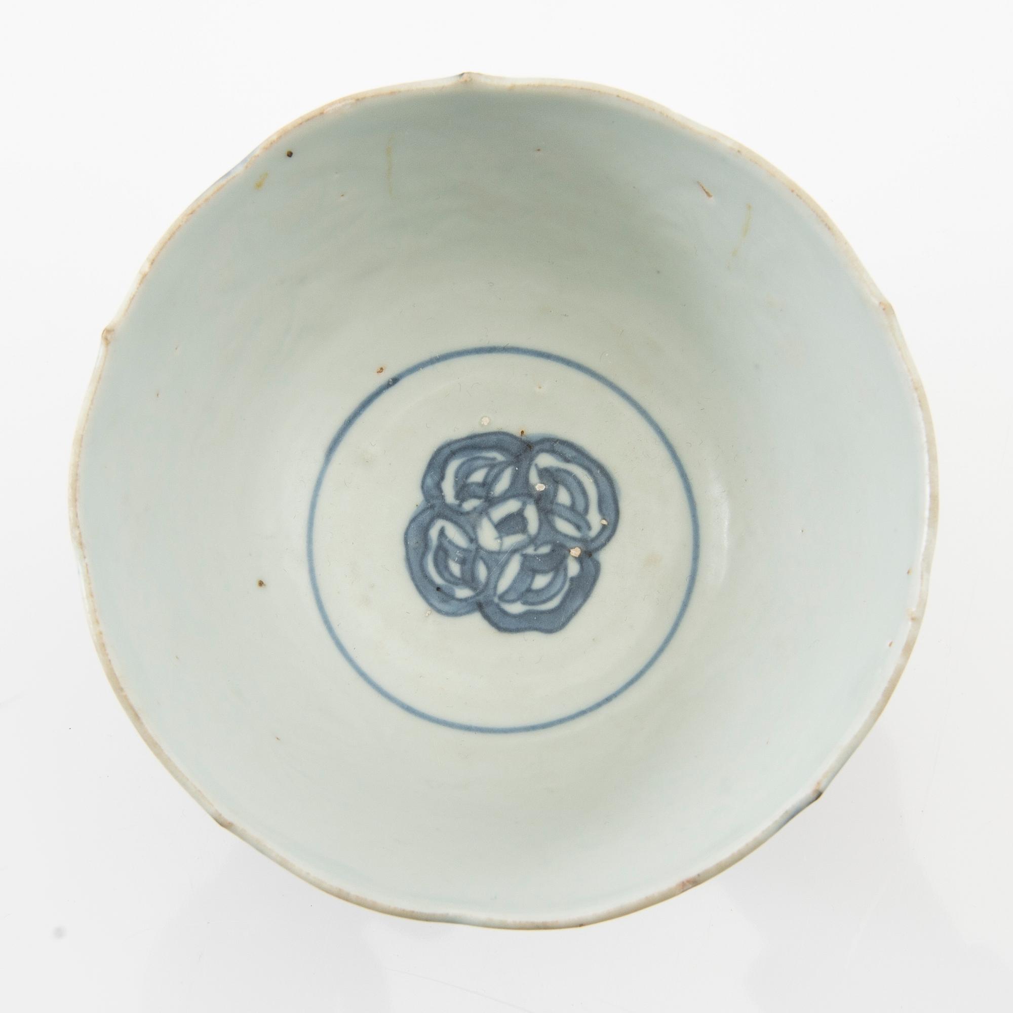 Bowl and plates, 2 pcs, China, 17th/18th century, porcelain.