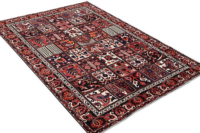 A carpet, Bakhtiari, c. 308 x 205 cm.