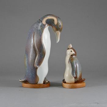 FIGURINER, ett par, stengods, Gunnar Nylund, 1900-talets andra hälft.