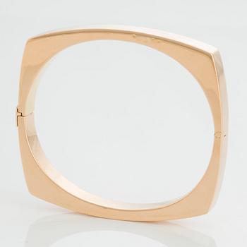 A Gaudy bangle in 18K gold.