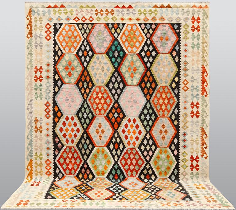 A kilim carpet, ca 349 x 260 cm.