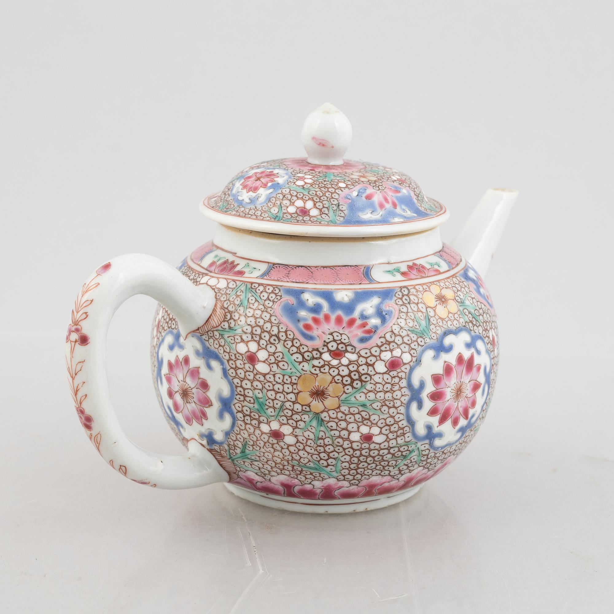 Tekanna med lock, porslin, Qingdynastin, Yongzheng (1723-35).