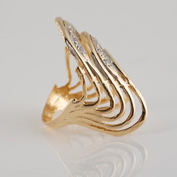 RING, 14K guld med åttkantslipade diamanter. Vikt 3,6 gram.