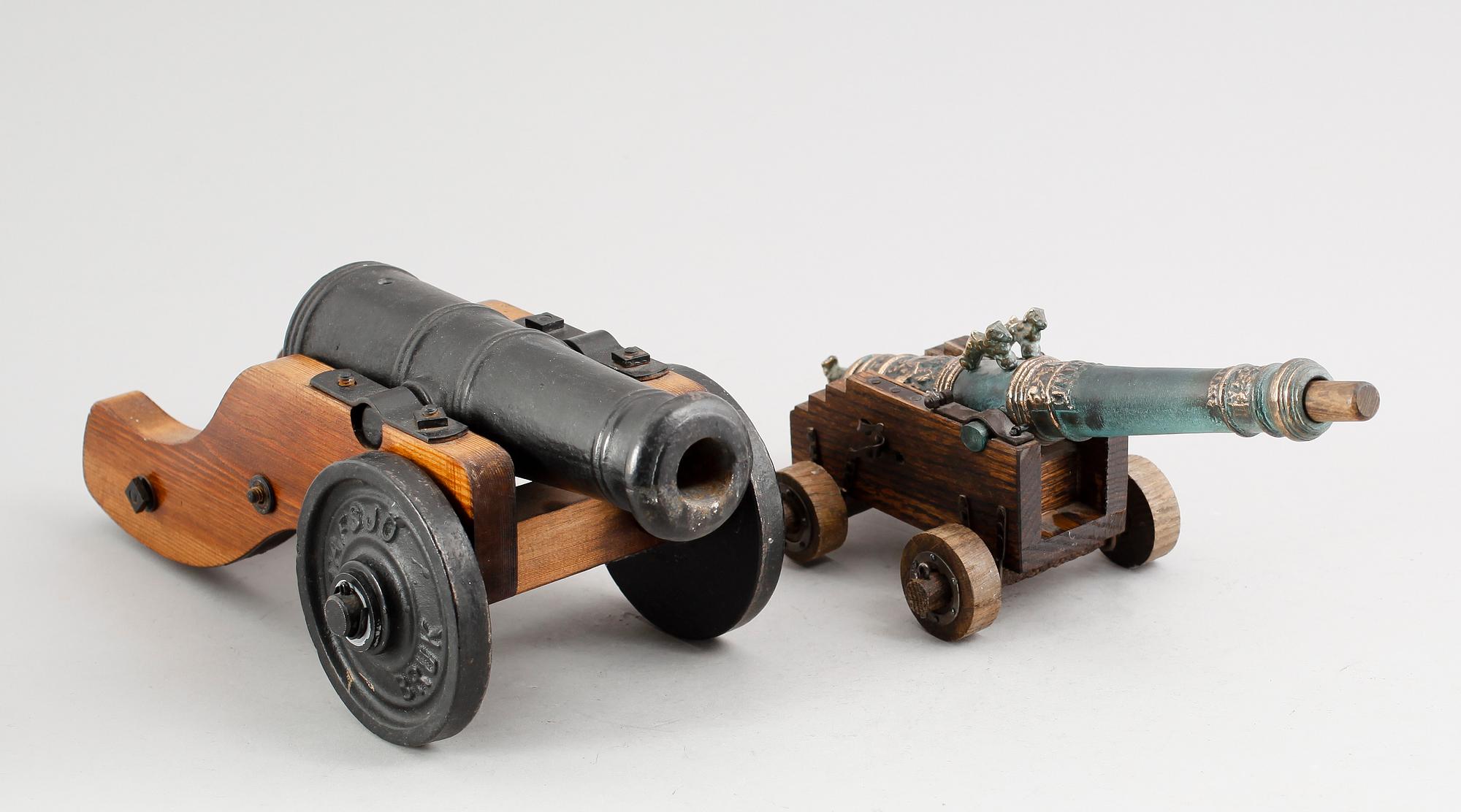 PRYDNADSKANONER, 2 st, gjutjärn och metall, bla Stafsjö Bruk.