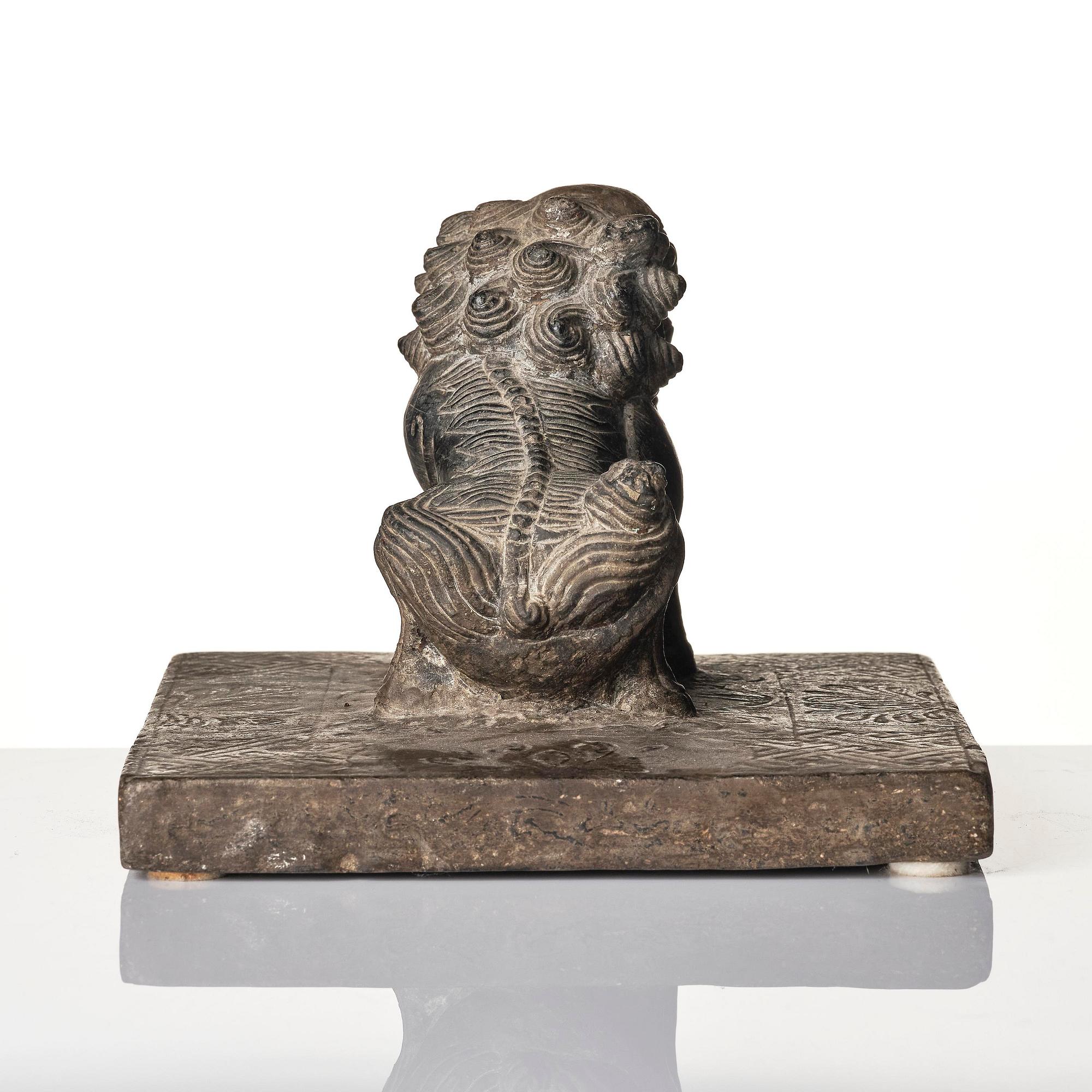 Pappersvikt, sten. Troligen sen Mingdynasti.