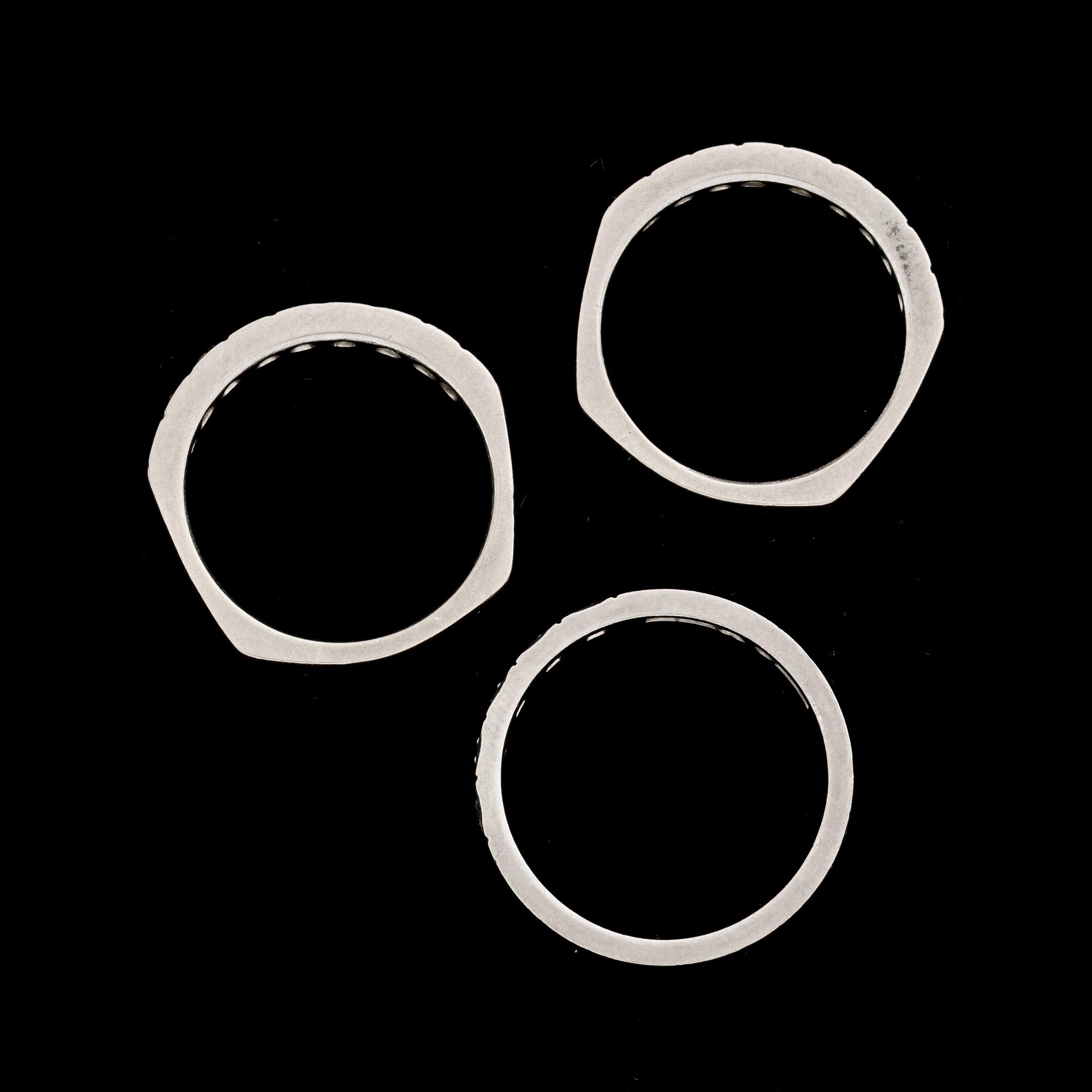 RINGAR, 3 st, 18K med åttkantslipade diamanter. Totalvikt ca 11,5g.