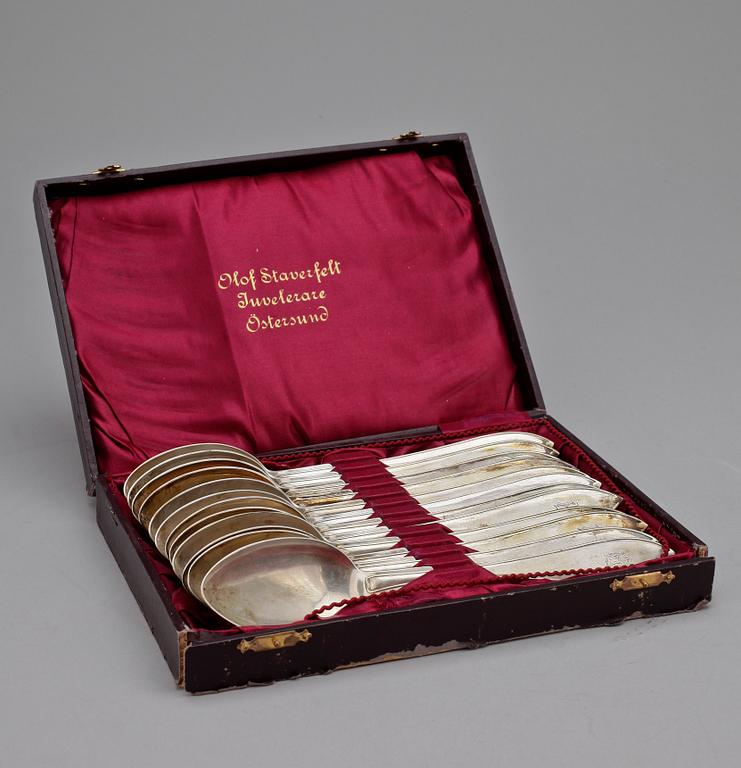 MATSKEDAR, 12 st, silver, 'Svensk spets', Olof Staverfelt, Östersund, 1913. Tot vikt ca 838 g.