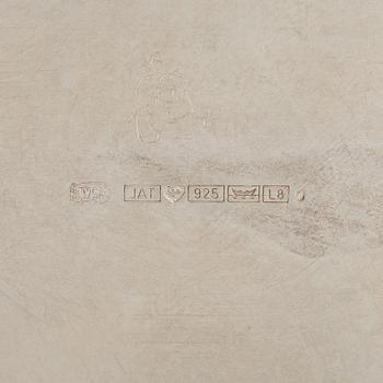 Pekka Piekäinen, maljakko, sterlinghopeaa, J.A. Tarkiainen, Helsinki 1988.