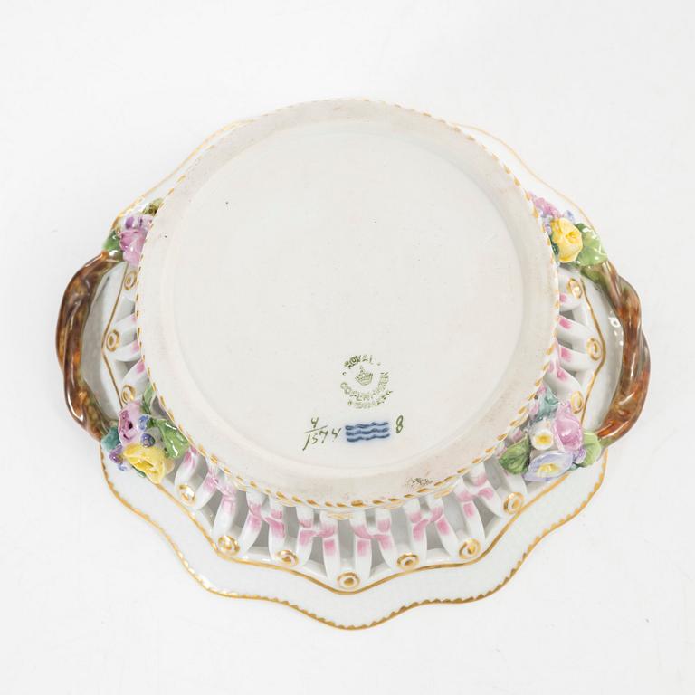 Royal Copenhagen, A pair of lattice bowls with stands and a pair of leaf-shaped dishes, 'Saxon Flower', Denmark, 1923-34.