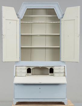 SKRIVSKÅP, troligen Jämtland, sent 1700-tal.