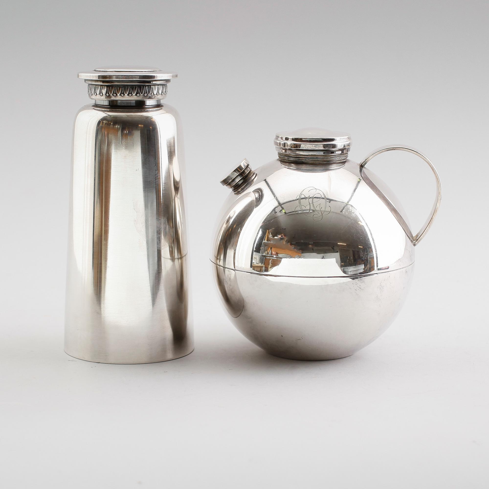 COCKTAILSHAKERS, 2 st, nysilver, GAB och CG Hallberg, 1900-talets första hälft.